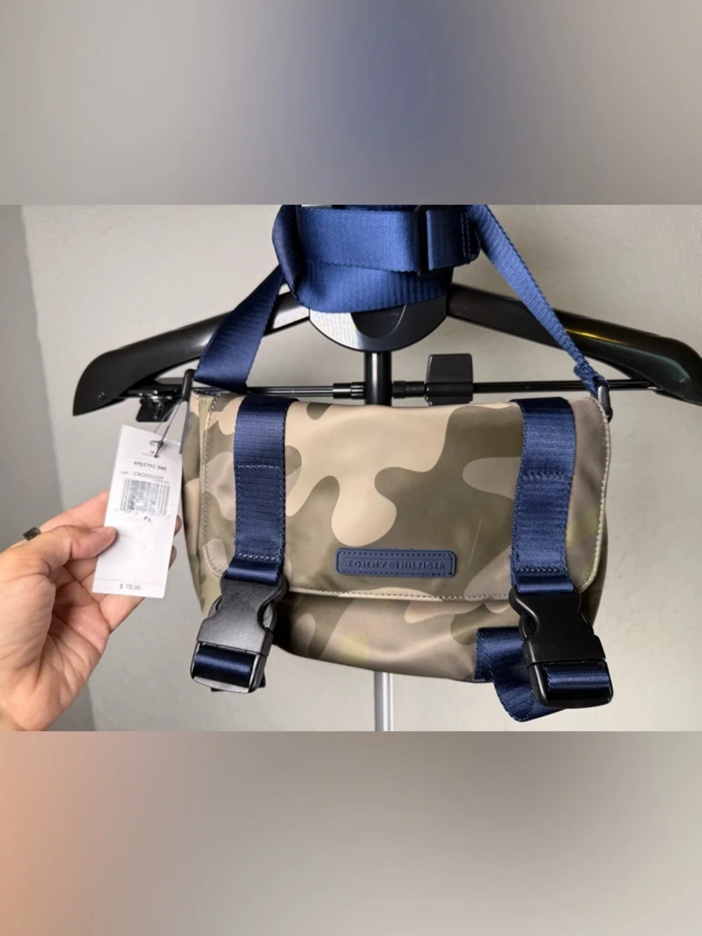 Tommy Hilfiger Camo Crossbody Bag Navy Strap Buckle Flap Utility NWT - Picture 3 of 5